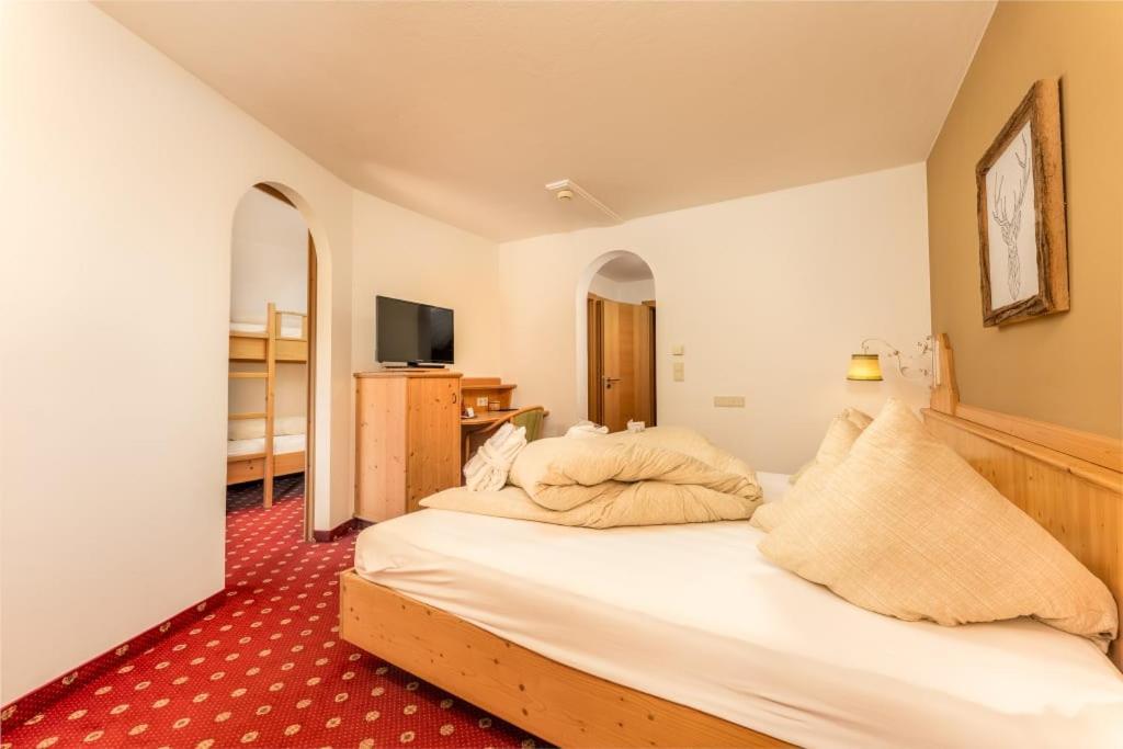 Alpen Wohlfuehlhotel Doerflwirt Hainzenberg Luaran gambar
